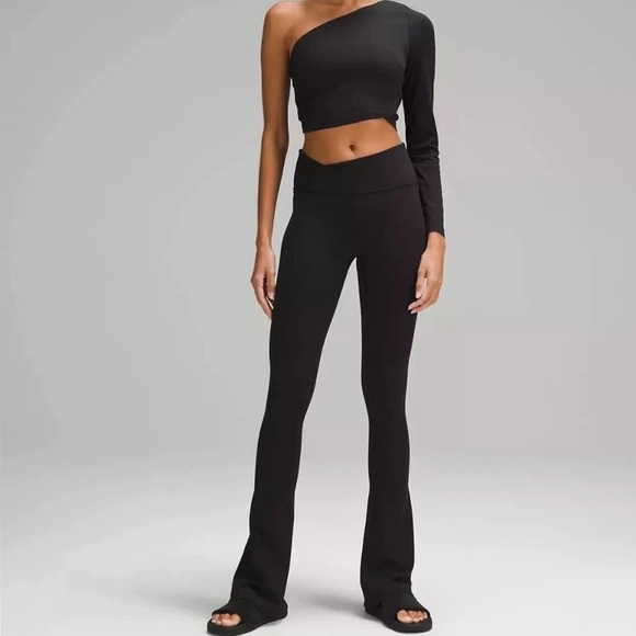 Like new Lululemon align, asymmetrical boot cut leggings - Picture 6 of 7